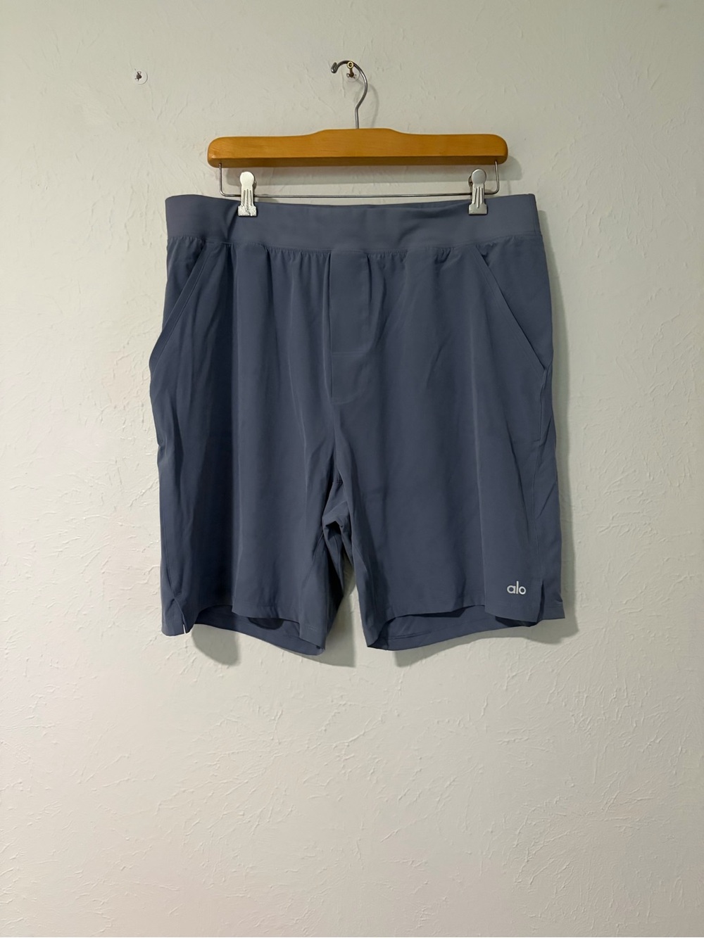 Alo Yoga Men’s Shorts in Slate Blue Size XXL
